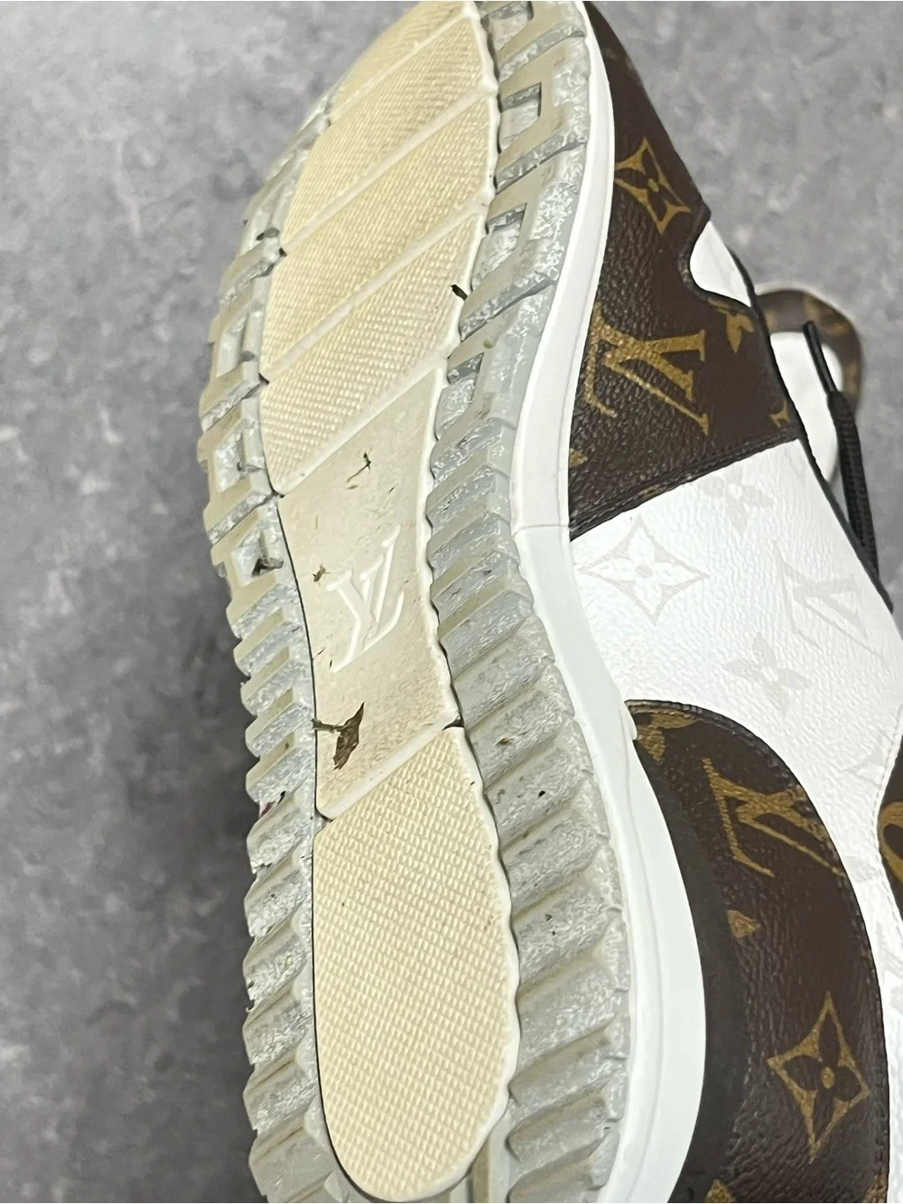Beautiful & authentic LV Brown and White Luxury Monogram Sneakers size 9 UK7